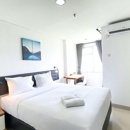 Warm And Comfy Studio At Enviro Apartment By Travelio Cikarang Ngoại thất bức ảnh