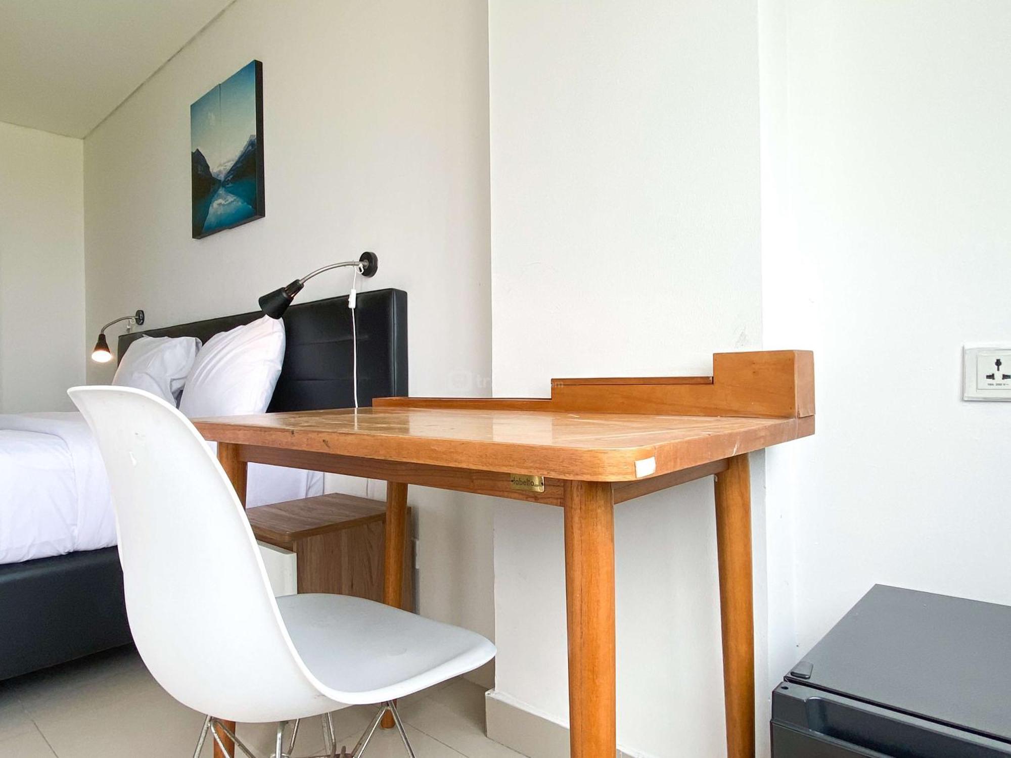 Warm And Comfy Studio At Enviro Apartment By Travelio Cikarang Ngoại thất bức ảnh