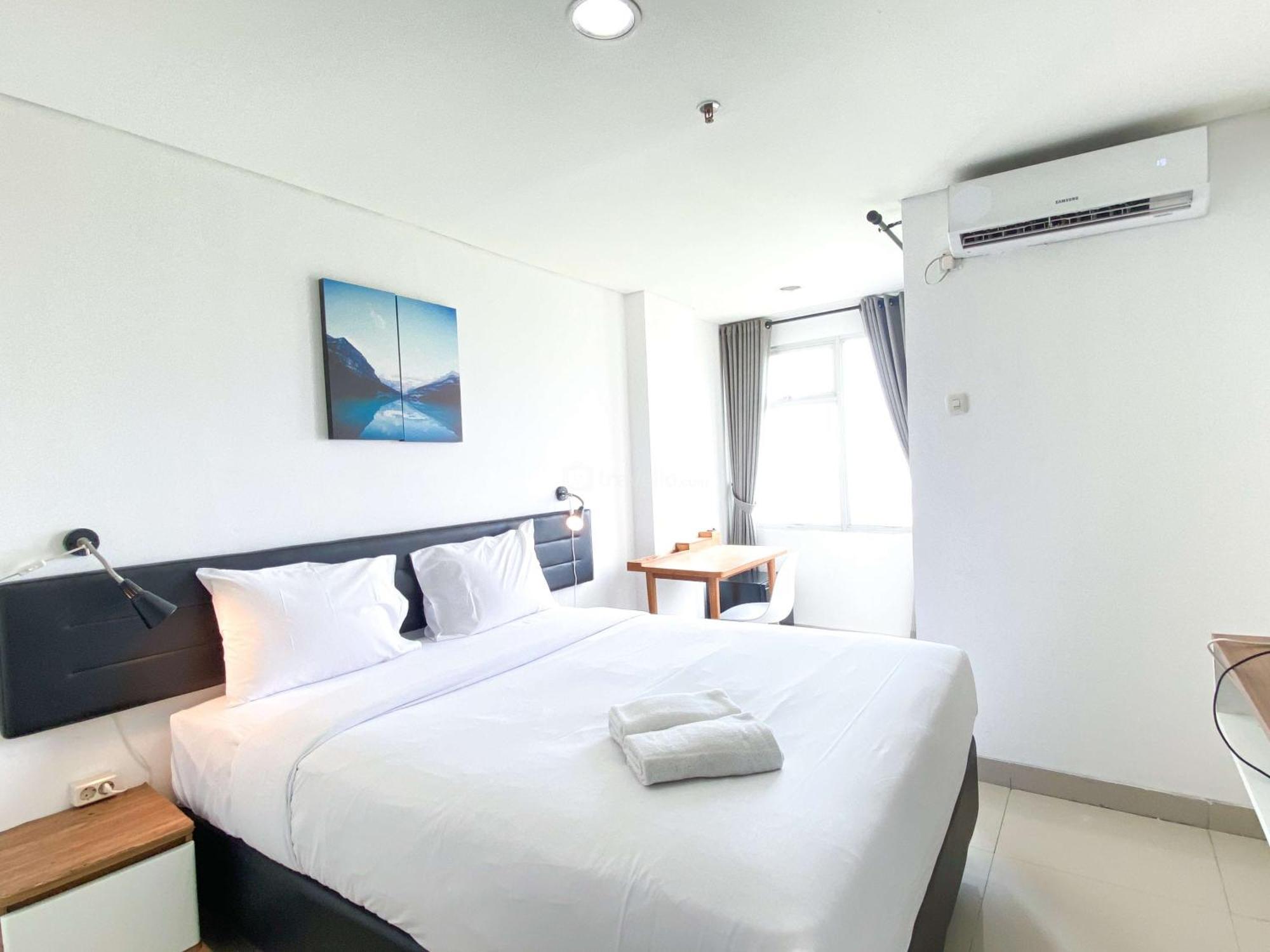 Warm And Comfy Studio At Enviro Apartment By Travelio Cikarang Ngoại thất bức ảnh